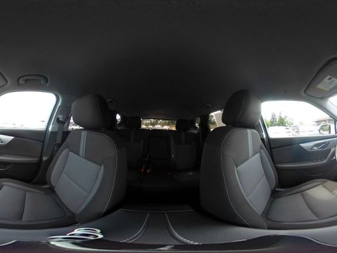 Used 2025 Chevrolet Blazer LT FWD image 42