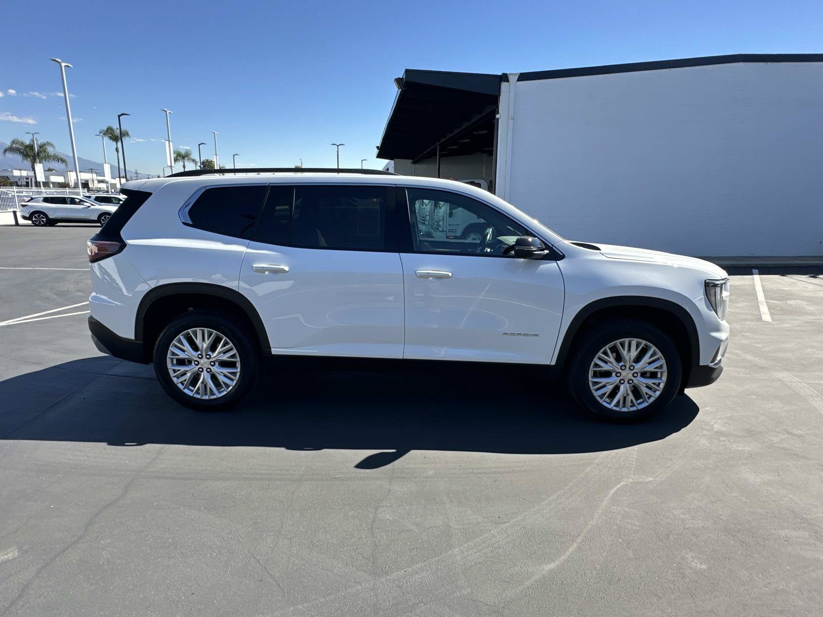 Used 2026 GMC Acadia Elevation w/ Elevation Premium Package FWD image 4