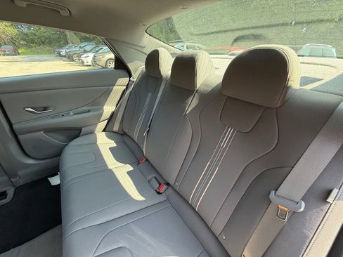 Used 2024 Hyundai Elantra SEL FWD image 8