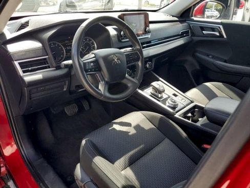 Used 2023 Mitsubishi Outlander ES FWD image 20