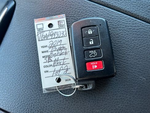 Used 2019 Toyota Highlander SE AWD/4WD image 37