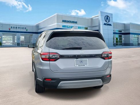 Used 2025 Honda Pilot EX-L image 3