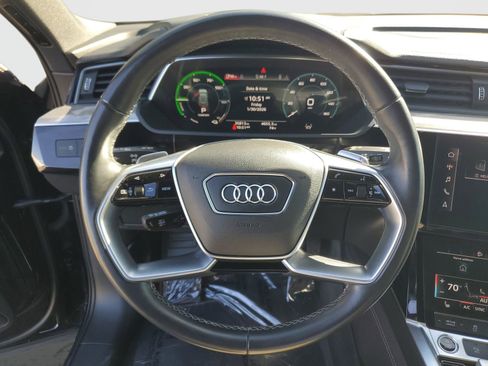 Used 2023 Audi e-tron Premium image 23