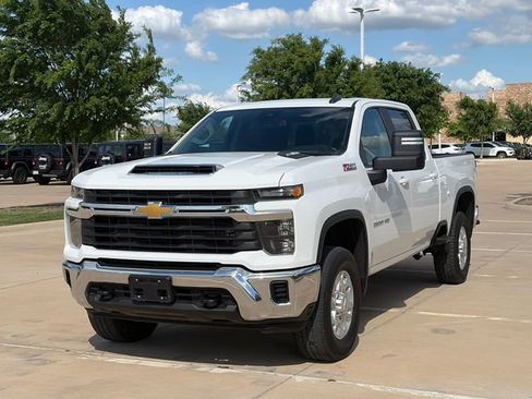 Used 2024 Chevrolet Silverado 2500 LT image 3