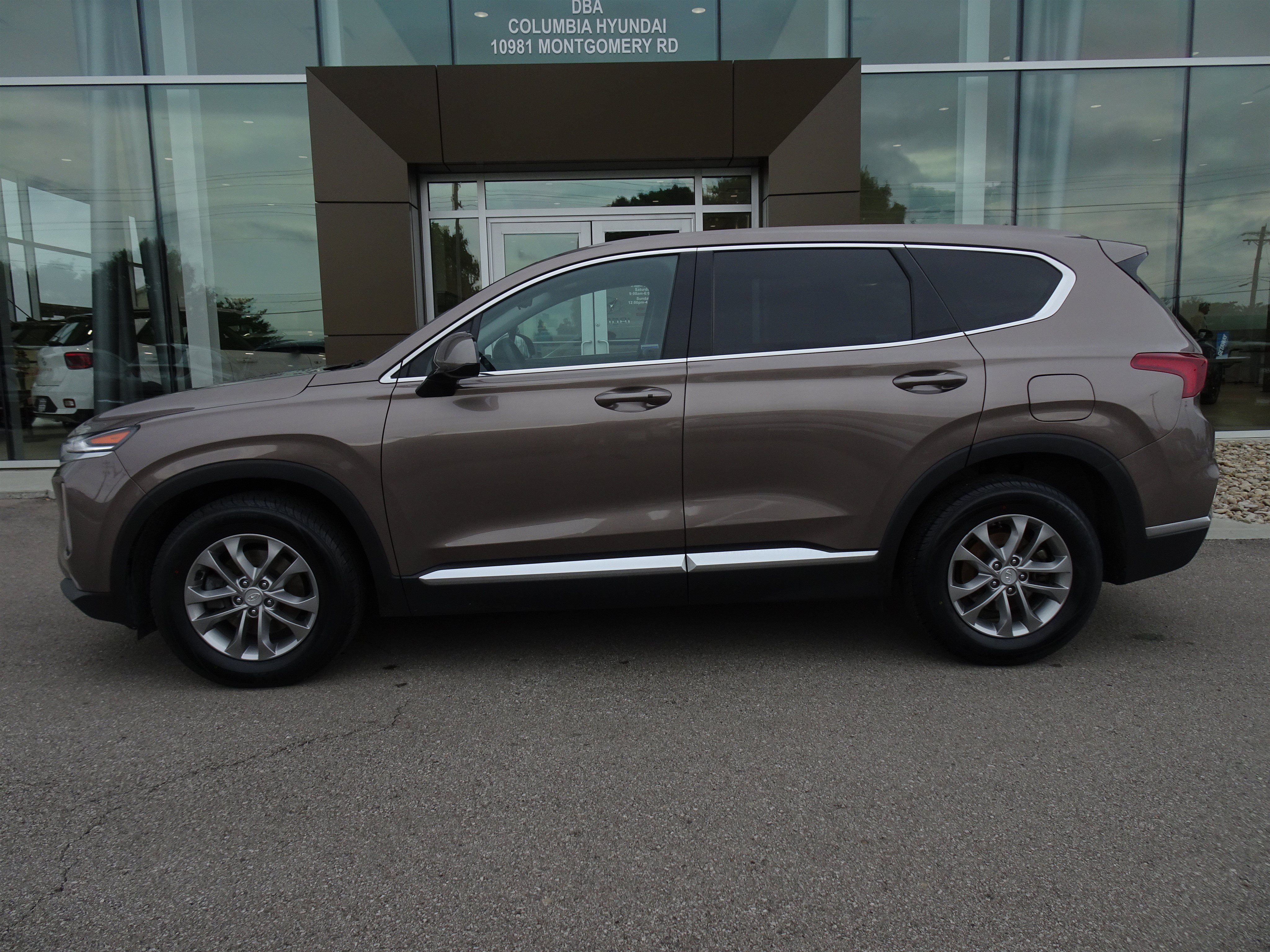 Used 2019 Hyundai Santa Fe SEL FWD image 2
