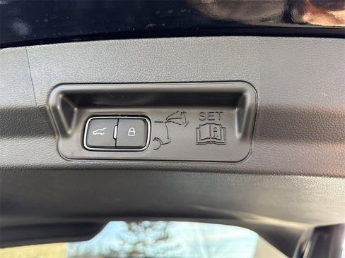 Used 2025 Ford Explorer Active image 28