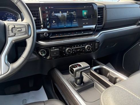 Used 2024 Chevrolet Silverado 1500 LTZ AWD/4WD image 18