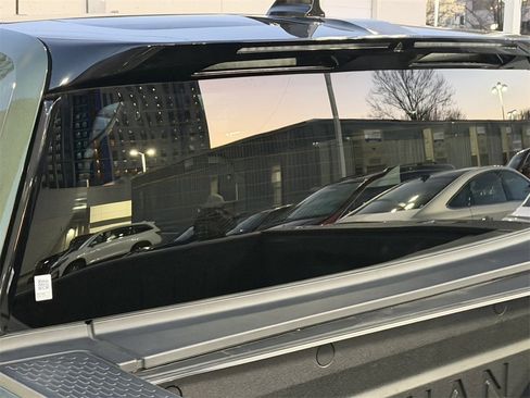 Used 2022 Rivian R1T Launch Edition image 10