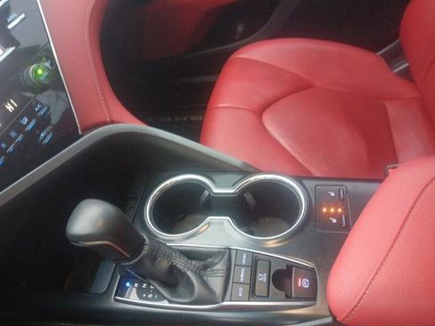 Used 2018 Toyota Camry XSE image 25