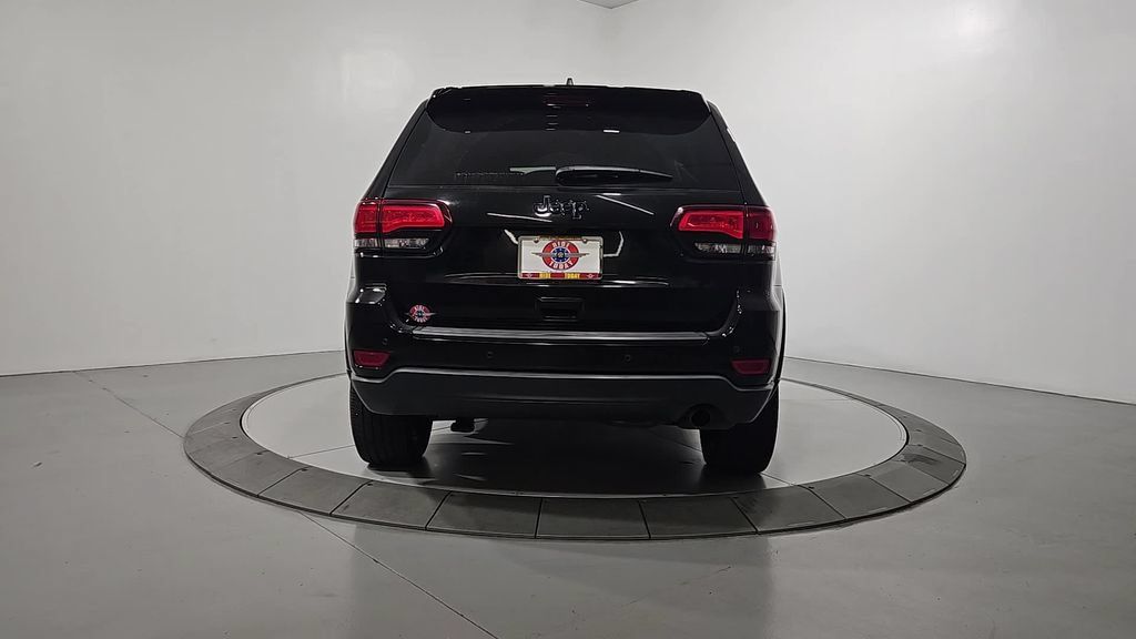 Used 2019 Jeep Grand Cherokee Laredo RWD image 4