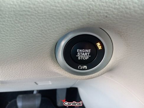 Used 2018 Chrysler Pacifica Limited image 35