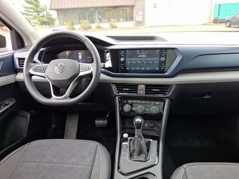 Certified 2024 Volkswagen Taos SE w/ Panoramic Sunroof Package image 15