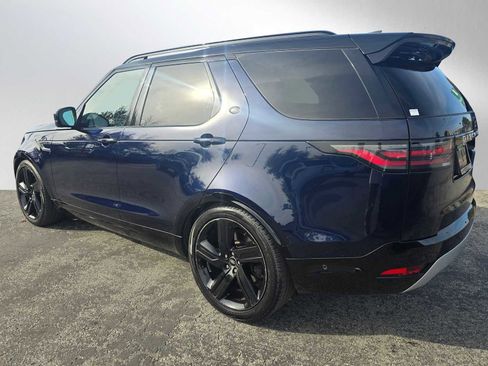 Used 2023 Land Rover Discovery Metropolitan Edition image 3