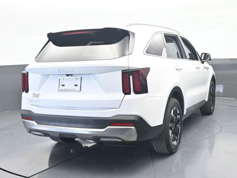 Used 2024 Kia Sorento S w/ Panoramic Sunroof Package FWD image 5