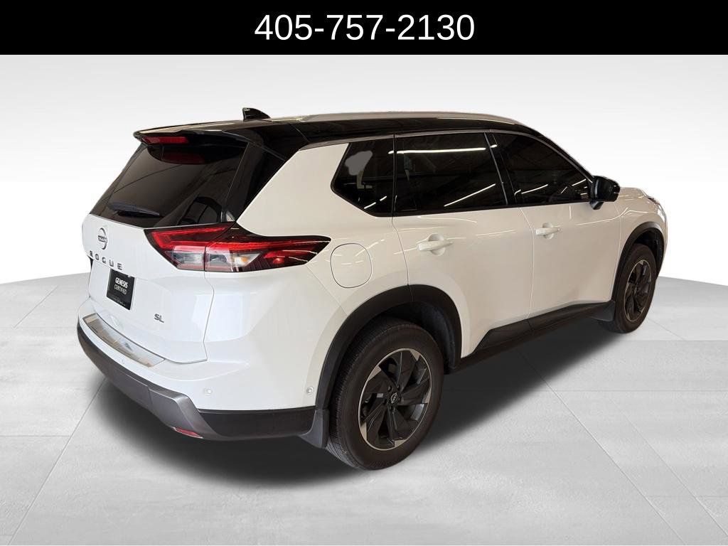 Used 2024 Nissan Rogue SL FWD image 11
