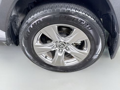 Used 2025 Toyota RAV4 LE AWD/4WD image 26
