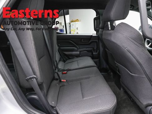Used 2025 Toyota 4Runner SR5 AWD/4WD image 23