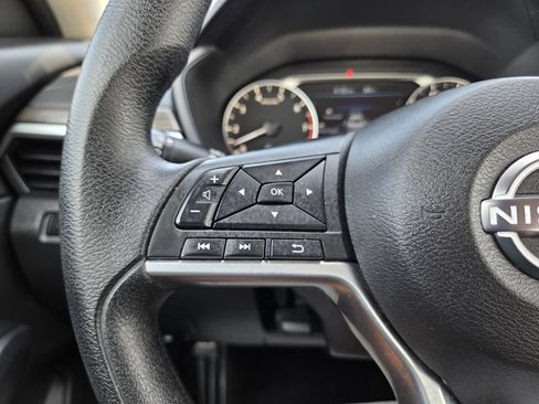 Used 2025 Nissan Altima 2.5 SV FWD image 42