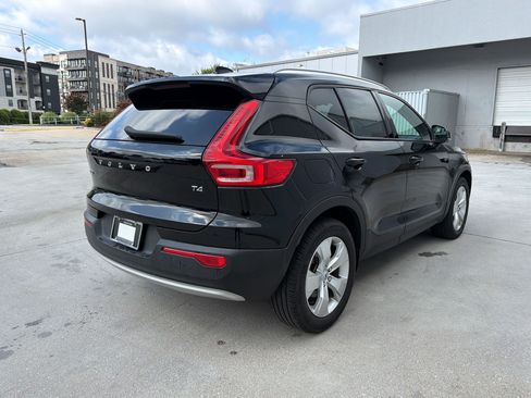 Used 2020 Volvo XC40 T4 Momentum FWD image 9