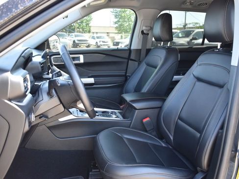 Used 2024 Ford Explorer XLT w/ Equipment Group 202A AWD/4WD image 7
