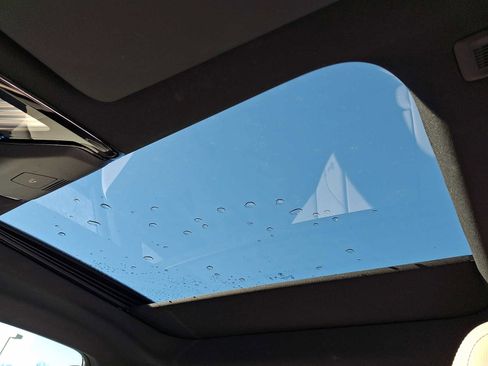 Used 2023 BMW 230i Coupe w/ Premium Package image 12