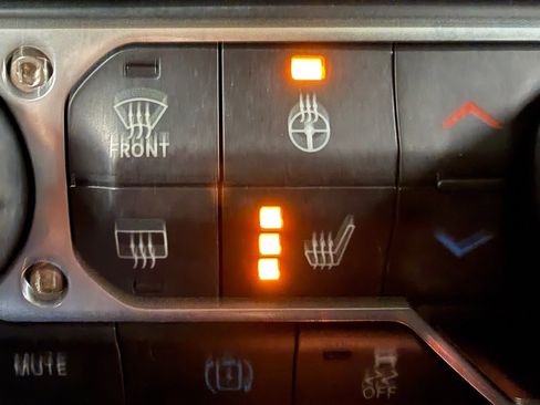 Used 2023 Jeep Wrangler Sahara w/ Cold Weather Group image 33