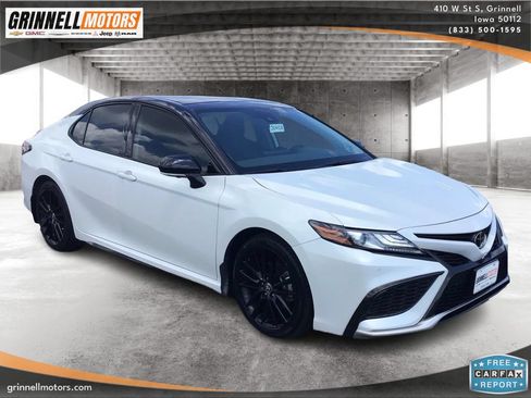 Used 2024 Toyota Camry FWD image 3
