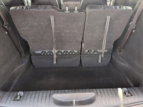 Used 2025 Chrysler Pacifica Select image 3