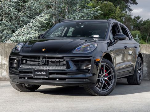 Certified 2022 Porsche Macan S AWD/4WD image 1