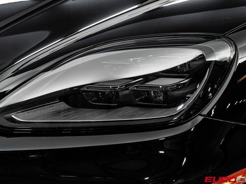 Used 2025 Porsche Cayenne Turbo image 10