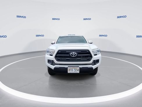 Used 2017 Toyota Tacoma SR image 3
