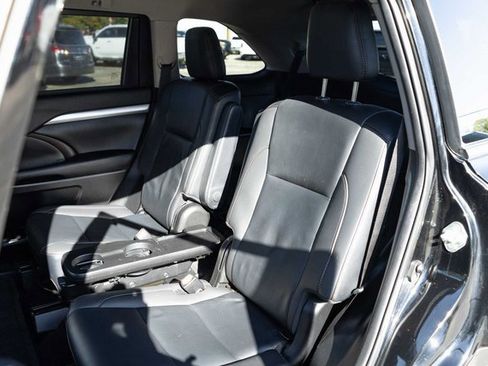 Used 2019 Toyota Highlander XLE image 14