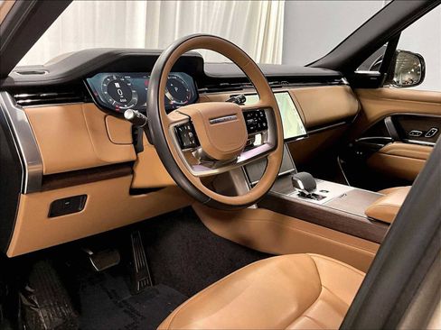 Used 2025 Land Rover Range Rover SE AWD/4WD image 6