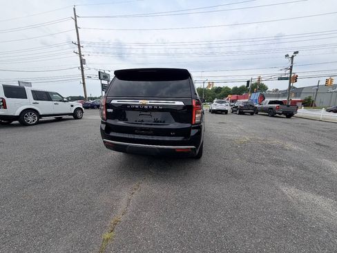 Used 2022 Chevrolet Suburban LT AWD/4WD image 25