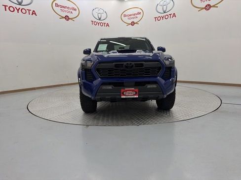 Used 2025 Toyota Tacoma TRD Sport AWD/4WD image 4
