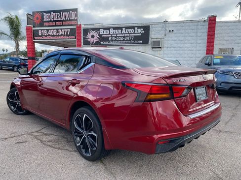 Used 2023 Nissan Altima 2.5 SR w/ SR Premium Package image 2