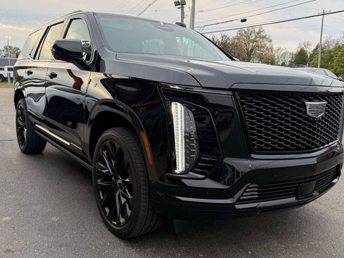 Used 2026 Cadillac Escalade Platinum Sport w/ LPO, ONYX Package image 5