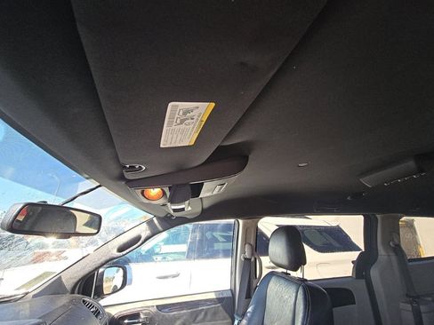 Used 2017 Dodge Grand Caravan SXT FWD image 19