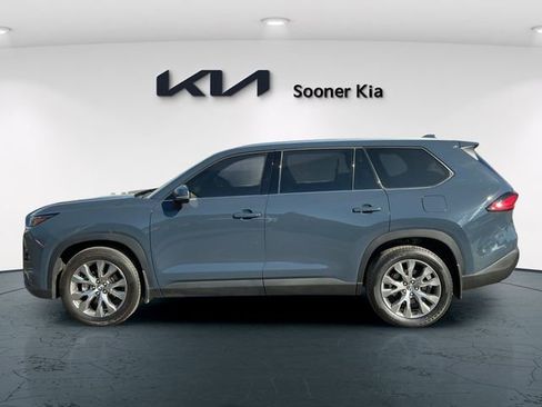 Used 2024 Toyota Grand Highlander Limited image 3