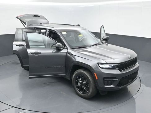 New 2025 Jeep Grand Cherokee Altitude image 50