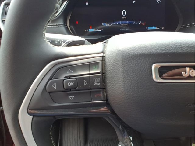Used 2023 Jeep Grand Cherokee Laredo w/ Luxury Tech Group I AWD/4WD image 18