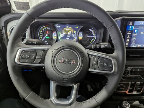 Used 2025 Jeep Wrangler Unlimited Sahara image 17