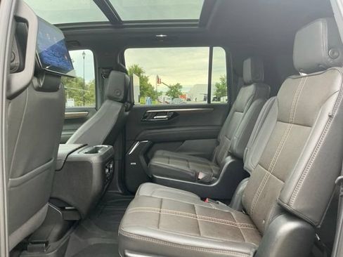 Used 2025 Chevrolet Suburban High Country AWD/4WD image 34