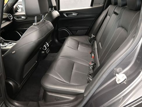 Used 2023 Alfa Romeo Giulia Sprint image 32