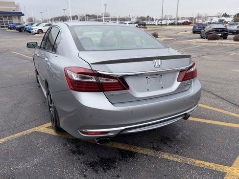 Used 2017 Honda Accord Touring image 3