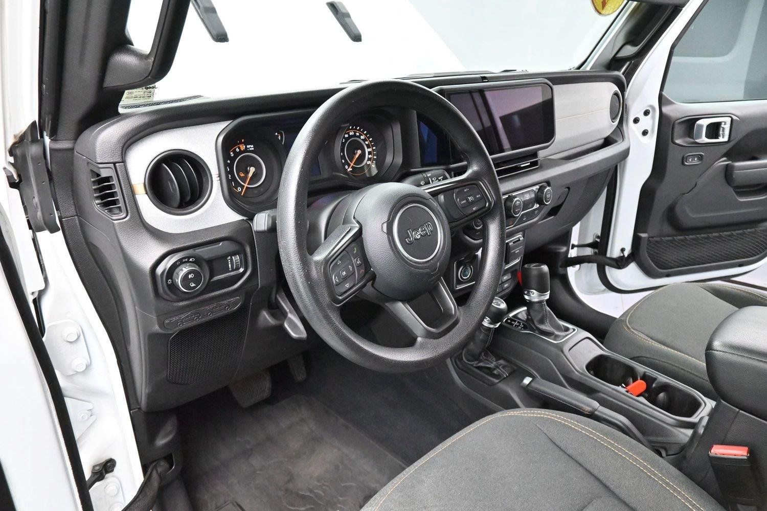Used 2025 Jeep Gladiator Sport AWD/4WD image 14
