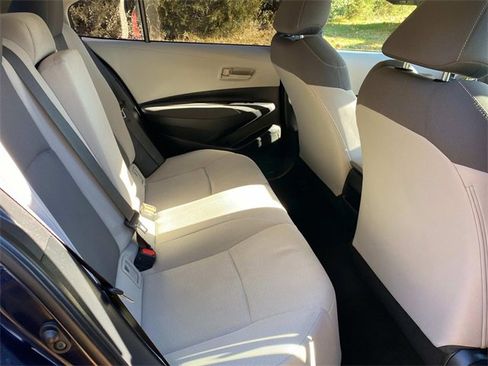 Used 2022 Toyota Corolla LE image 32