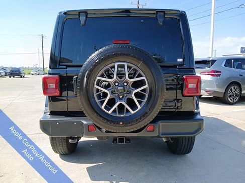 Used 2024 Jeep Wrangler Sahara image 8