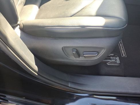 Used 2021 Toyota Highlander XLE image 18