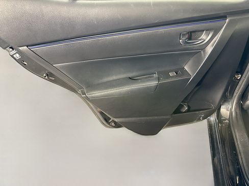 Used 2018 Toyota Corolla SE FWD image 25
